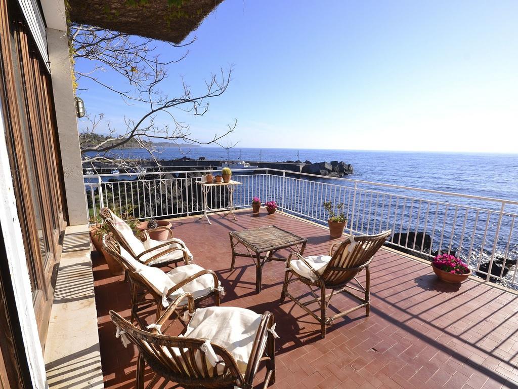 Cozy Holiday Home In Pozzillo With Terrace Acireale Ngoại thất bức ảnh