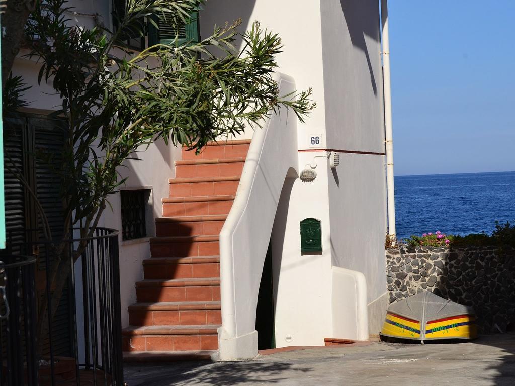 Cozy Holiday Home In Pozzillo With Terrace Acireale Ngoại thất bức ảnh