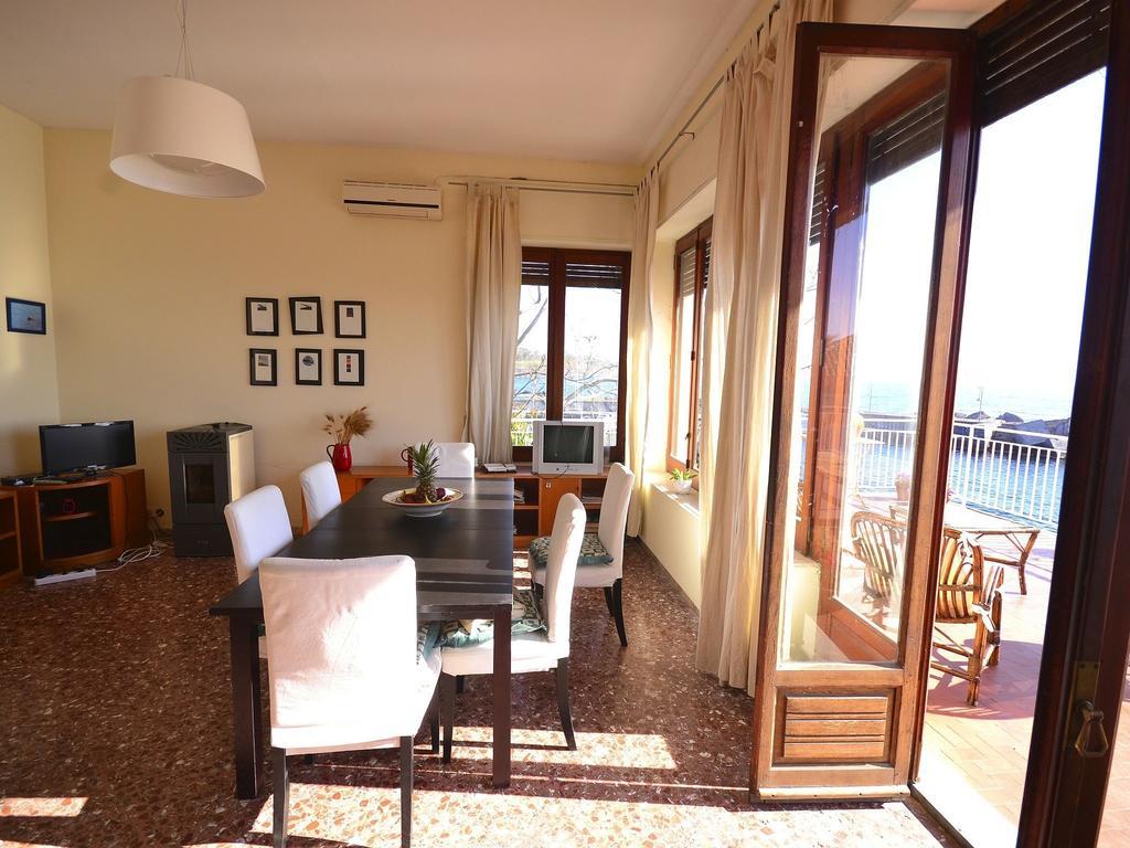 Cozy Holiday Home In Pozzillo With Terrace Acireale Ngoại thất bức ảnh