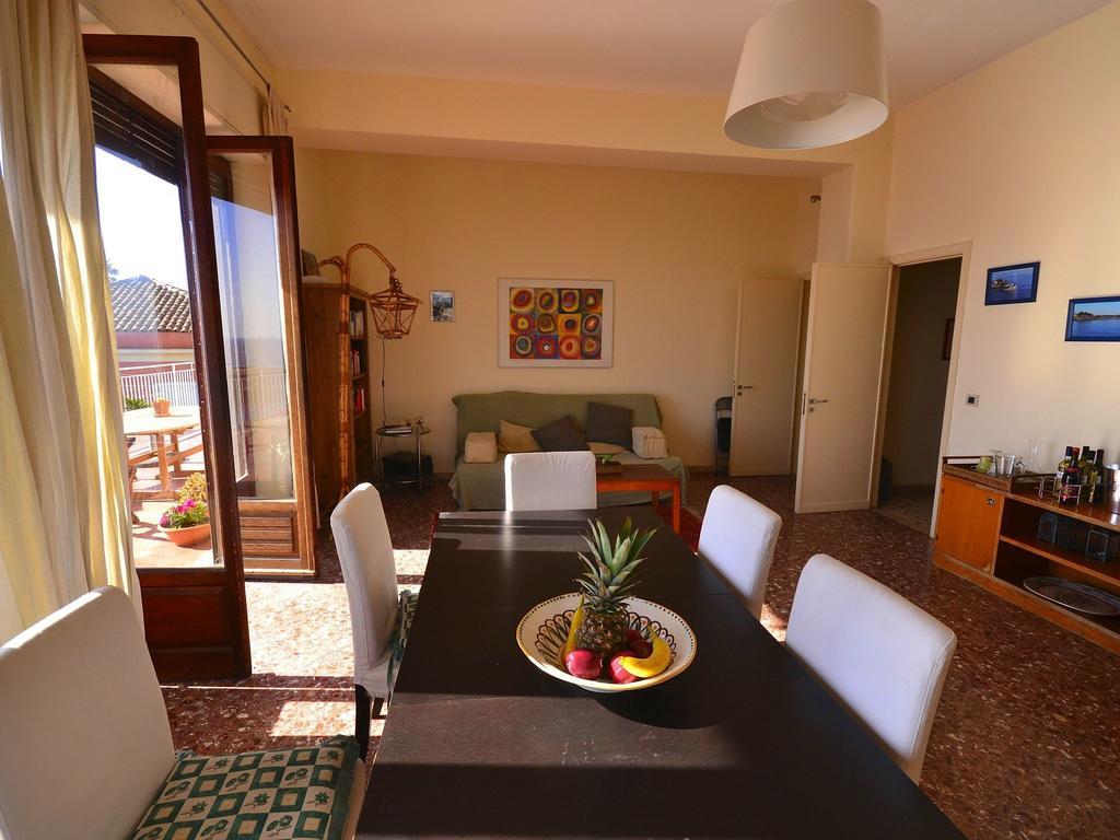 Cozy Holiday Home In Pozzillo With Terrace Acireale Ngoại thất bức ảnh