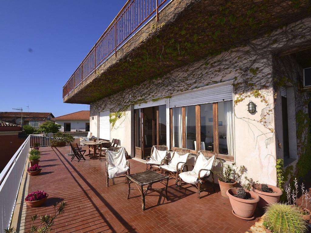 Cozy Holiday Home In Pozzillo With Terrace Acireale Ngoại thất bức ảnh