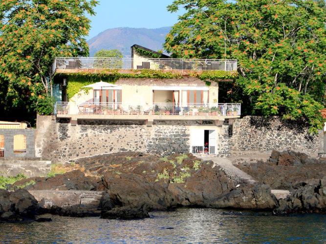 Cozy Holiday Home In Pozzillo With Terrace Acireale Ngoại thất bức ảnh